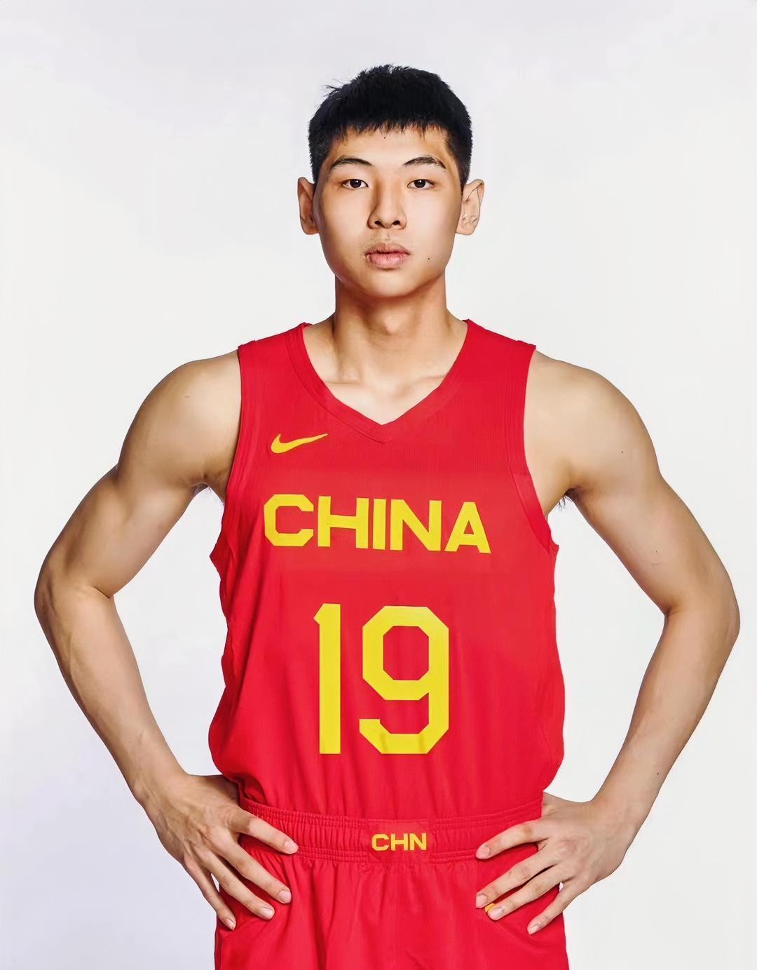 九游体育-赛前体能课后；山东男篮遗憾出局备战亚洲杯；悬念犹存；阵容厚度经受考验(樊振东回应王楚钦出局)