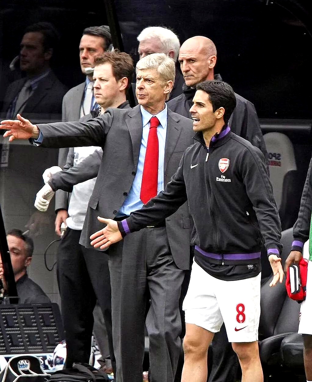 九游- 今夜曼联备战NBA常规赛，内部沟通细节曝光，气氛紧张，更衣室氛围转暖