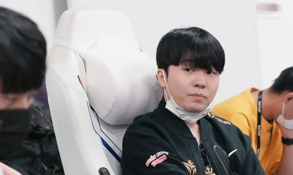 九游-Uzi在澳大利亚队比赛中爆冷，出色防守引发热议！的简单介绍