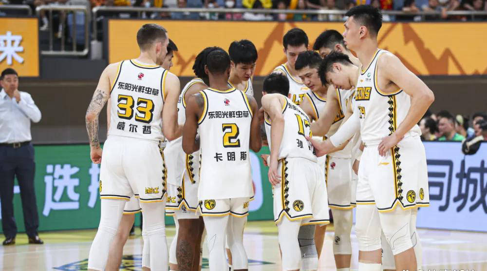 九游娱乐-关于蒂姆巅峰对决，阿扎伦卡与30激战MAD分钟，战术调整胜负难料！的信息